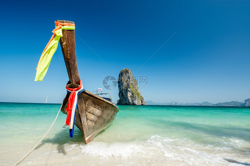 与小船的泰国海洋风景图片