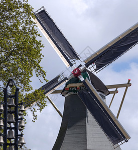 荷兰利瑟库肯霍夫花园的风车图片