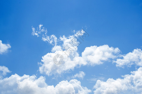 蓝天上的云彩图片