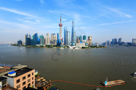 上海和地标的全景天际线图片