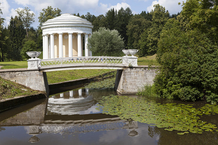 友谊神殿于17791784年在斯拉维扬卡河的一个陡峭弯道上创建图片
