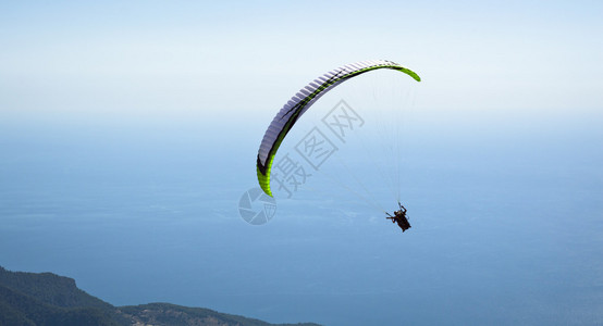 跳伞活动费吕威高清图片