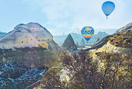 气球在土耳其卡帕多西亚尖图片