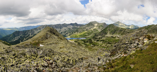 公园山脉的超高分辨率详细景观全景在南喀尔巴阡山脉背景图片