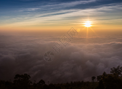 在山风景的雄伟日落印度图片