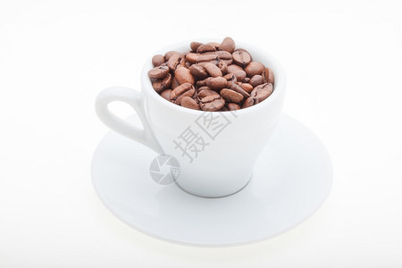 白色杯咖啡豆背景图片