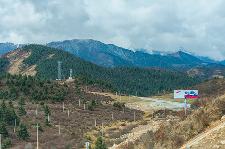 雪山公路图片