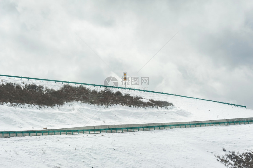 雪山公路图片