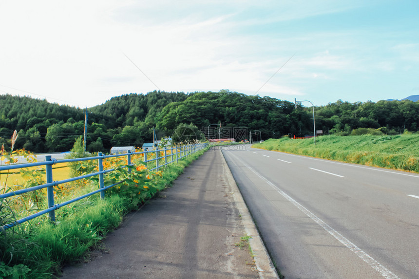 日本农村美丽的风景城图片