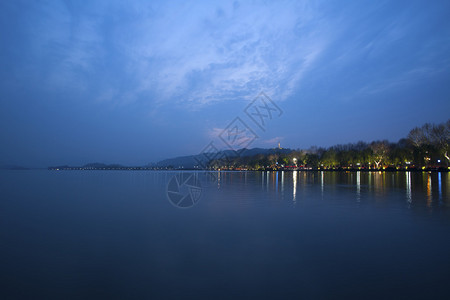 杭州西湖在晚上图片