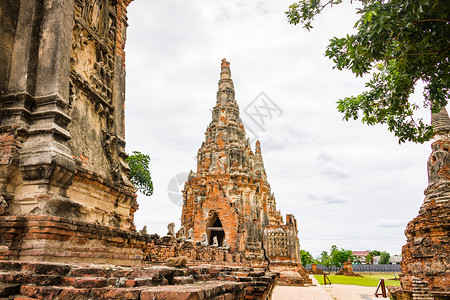 泰国Ayutthaya历史公园的佛教寺庙WatChaiwatth图片