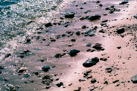 在Tsimlyansk海岸的沙滩图片