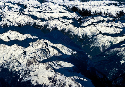 阿尔卑斯山风景秀丽的图片