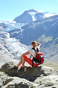 特里夫特冰川的旅行者瑞士高清图片