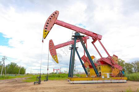 粉红油泵石油钻机能源工业机器图片