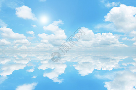 蓝天空和云反映海水自然抽象背图片