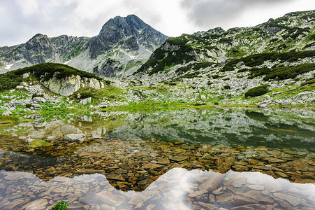 欧洲的小山湖图片