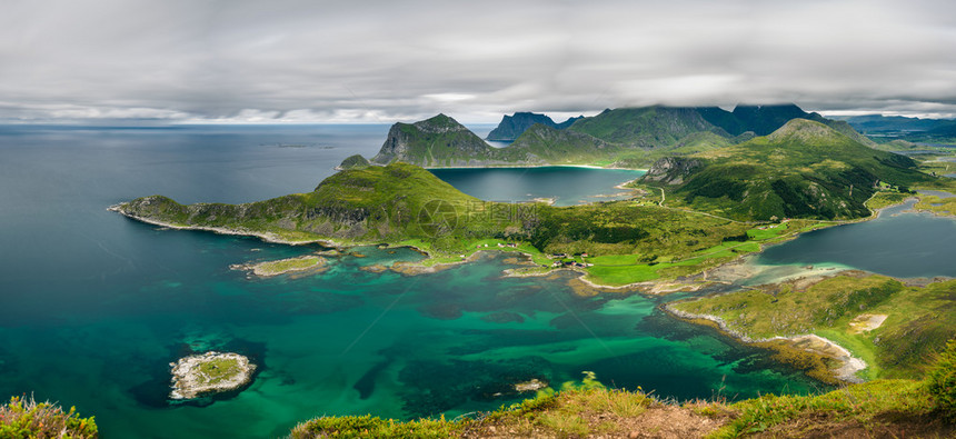Feloseoykammen的全景Falesoykammen是挪威LofotenVestvagoy岛西部边缘纳普斯特拉门河图片