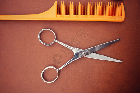 剪发剪和梳子背景图片