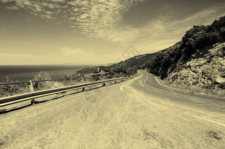 意大利地中海沿岸的沥青路复古图片