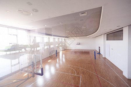 室内现代学校健身房的顶视图图片