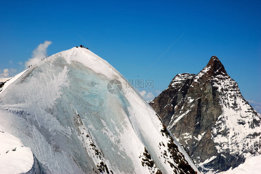 勃瑞支山峰在背景上是欧洲的图片