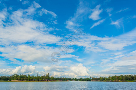 惠团购省更多在泰国清迈省Hueytuengtao使用木筏和背景