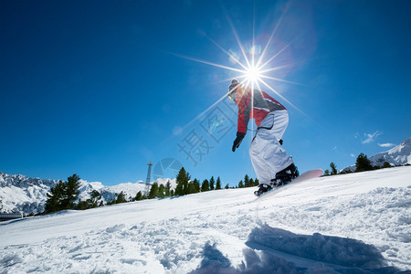 滑雪板极限冬季运动图片