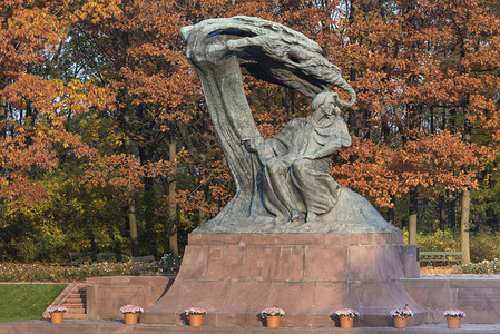 秋天在华沙Lazienki公园的Chupin高清图片