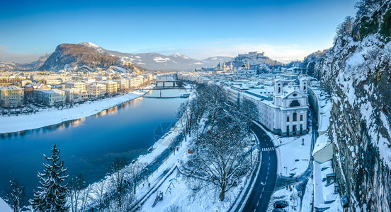 奥地利萨尔茨堡州萨尔茨堡与FestungHohensalzburg和Salzach河在冬季的天空线背景图片