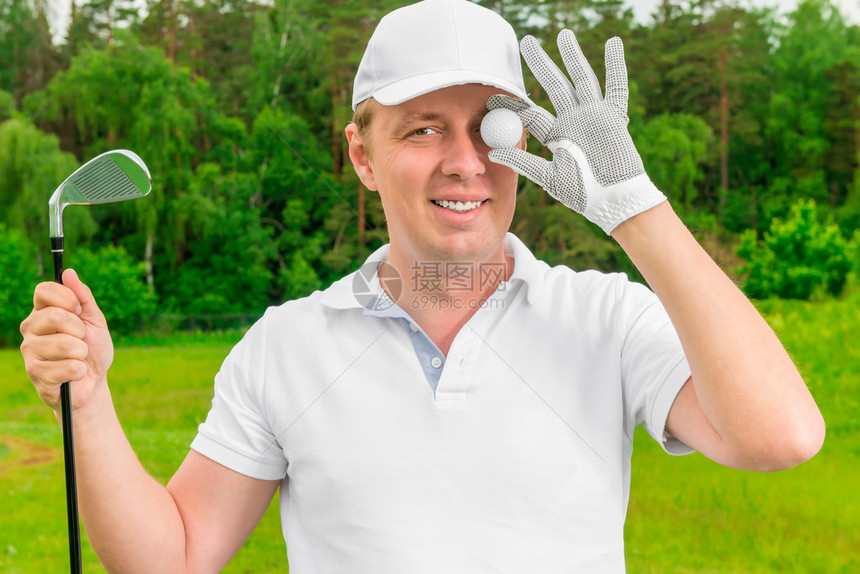 带球和高尔夫俱乐部的幽默摄图片