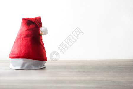 木头上的圣诞帽背景图片