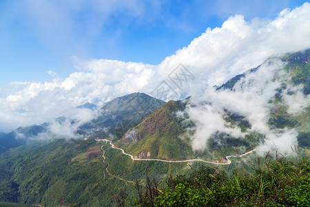 云沥青路山景观图片