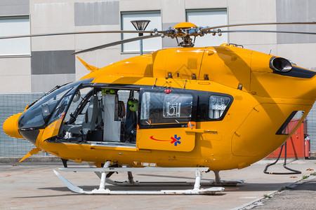 黄色紧急直升机医疗救援图片