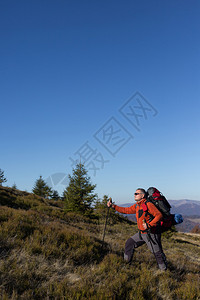 在高加索山脉徒步旅行在高加索图片