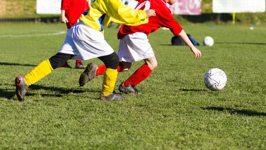 儿童足球比赛图片