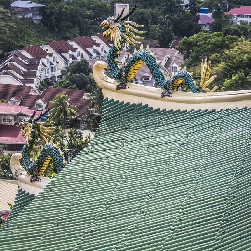 菲律宾宿务道观的宝塔和龙雕图片
