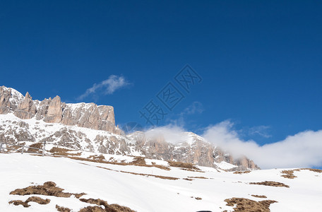 DolomitesAlps俯视意大利ValCoardana的S图片
