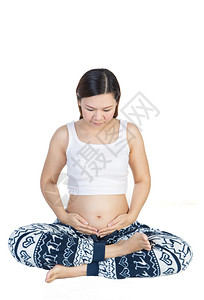 孕妇坐着的特写图片