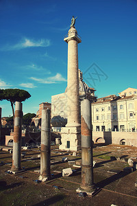 Trajan的专栏和BasilicaUlpia图片