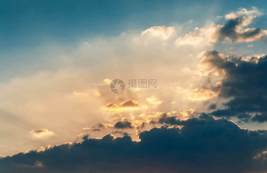 与阳光的美丽cloudscape图片