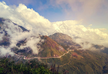 夕阳路山风景山图片