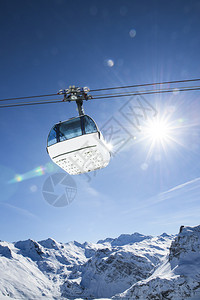 法国塔伦提西州阿尔卑斯山的瓦尔德伊塞雷ValdIsere电缆车图片