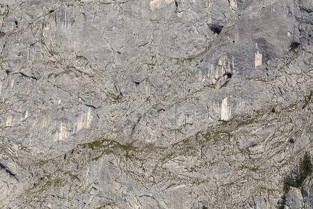 靠近奥地利萨尔兹卡默古特部分的石灰岩表面有文字空间图片