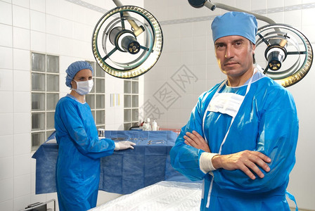 两名医生在手术室医疗整体的肖像图片