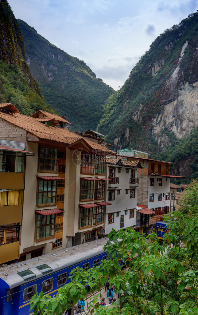 AguasCalientes镇在秘鲁Machupicchu区乌鲁班巴河和Kusco地区Machupichu附近安德斯山区的Agu图片