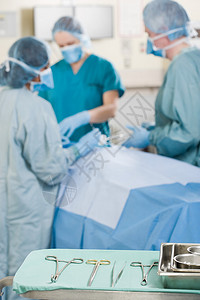 在手术区进行手术图片