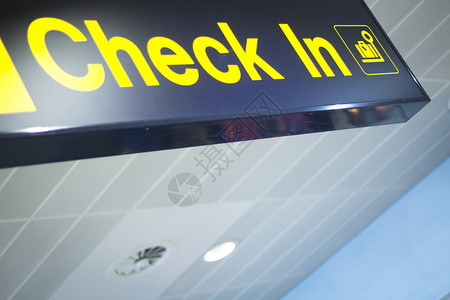 机场信息在光板上签字指示离开休息室背景图片