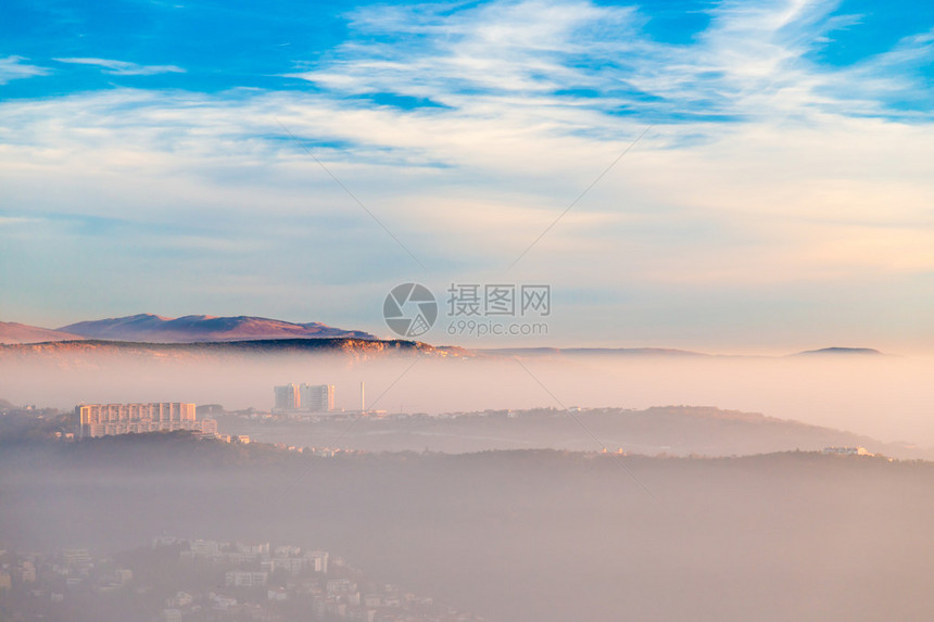 太阳在里雅斯特市下山而图片