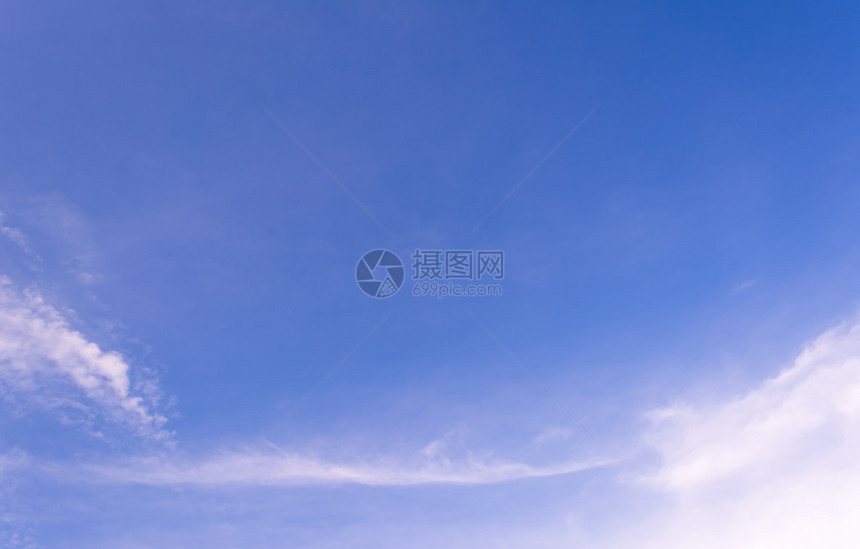 白云和蓝天空背景图像图片